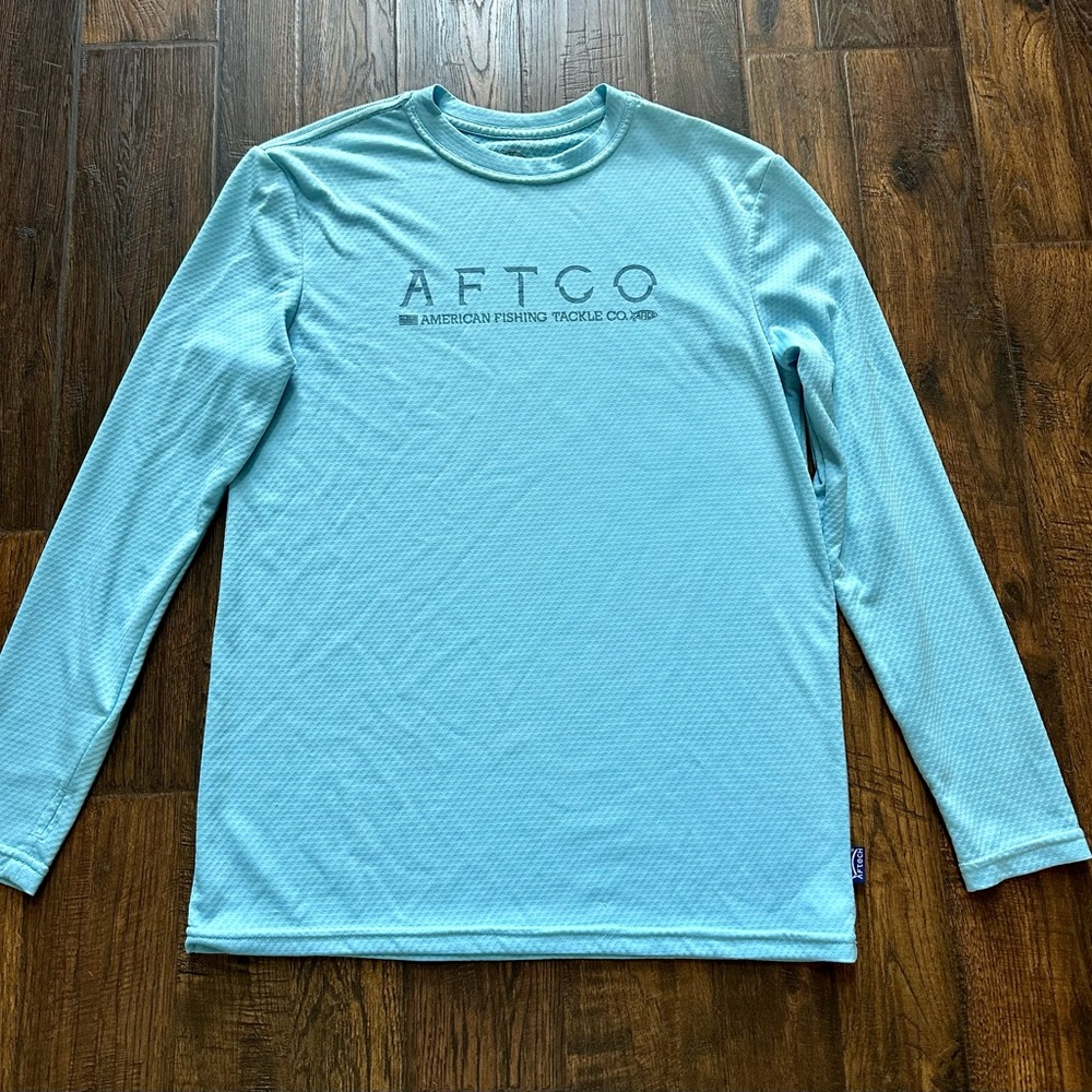 Woman’s Performance, long sleeve AFTCO shirt small